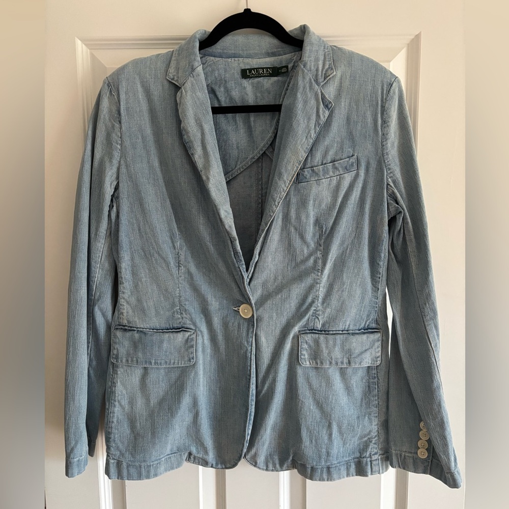 🟢NWOT. RALPH LAUREN. Medium washed denim blazer. Size 10